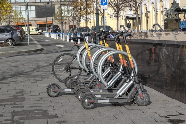 Moscovo. Pontapé scooter — Fotografia de Stock