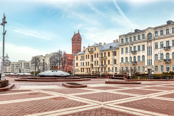 Minsk Republiken Belarus Mars 2020 Bostadshus Kyrka Och Regeringshus Självständighetstorget — Stockfoto