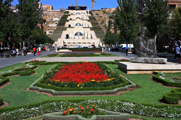 Erivan Ermenistan Ağustos 2011 Cascade Büyük Bir Güzel Merdiven Erivan — Stok fotoğraf