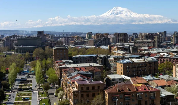 2015 View Erywań Armenia Kwietnia Majestatyczne Góry Ararat Erywań Armenia — Zdjęcie stockowe