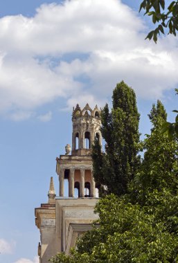 Yarış pisti Pyatigorsk - en eski ve en büyük Rusya, 1884 yılında inşa edilmiş. Yarışları üzerine her yıl Mayıs her Pazar Ekim yapılmaktadır. 