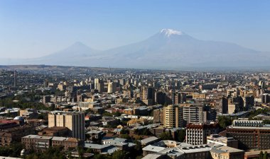 Efsanevi Ağrı Dağı ve Yerevan şehir, Transcaucasia, Ermenistan.