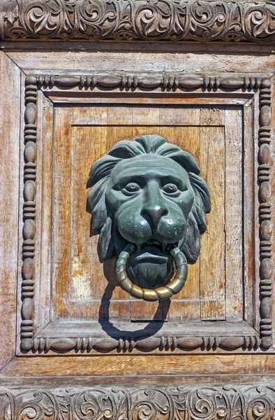 Stary Uchwyt Drzwi Bliska — Zdjęcie stockowe
