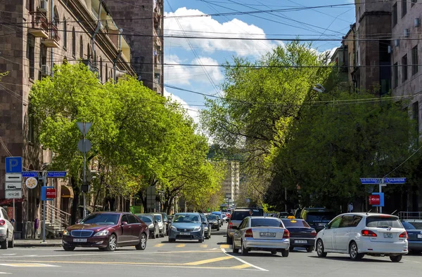 Busy traffic in Yerevan, Armenia — Stock Photo, Image