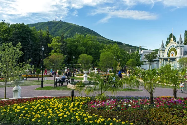 Park "Flower-trädgård" i Pyatigorsk. — Stockfoto