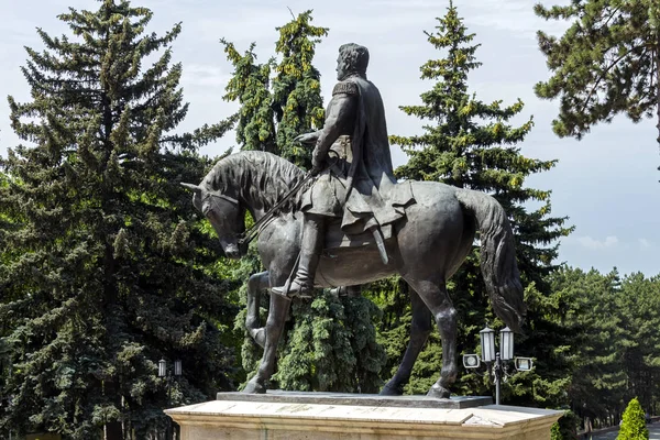 耶尔莫洛夫将军纪念碑 — 图库照片