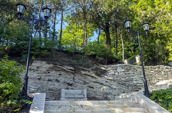 Terrenkur im park "blumengarten" des kurortes pjatigorsk. — Stockfoto