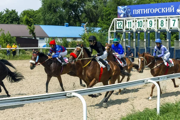 Pyatigorsk corsa di cavalli . — Foto Stock