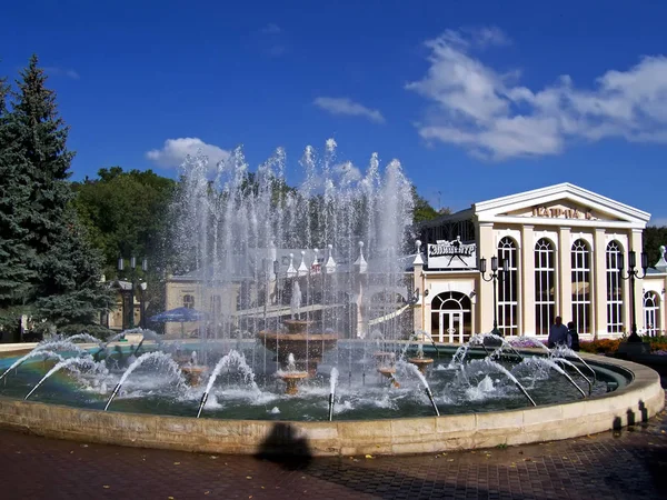 Красивий фонтан у Єсентуках — стокове фото