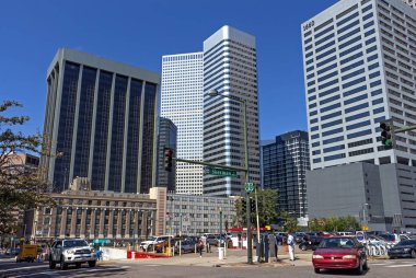 Denver şehir merkezinin manzarası.