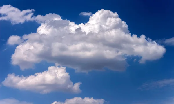 Пустые Облака Фоне Голубого Неба — стоковое фото