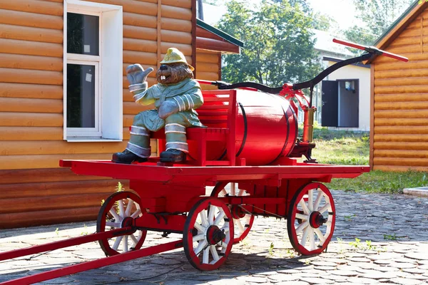 Figurine Fireman Beaver Cart Barrel Pump Entrance Museum Fires Voronezh — Stock Photo, Image