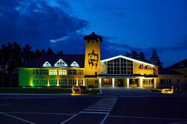 Voronej biyosfer rezervi (Voronej doğa rezerv Vm Peskov) Doğa Müzesi. Gece görünümü. Voronej, Rusya Federasyonu