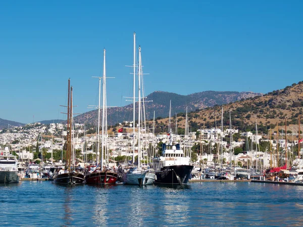 Beautiful yachts in the bay of Bodrum. Turkey. — Stock Photo, Image