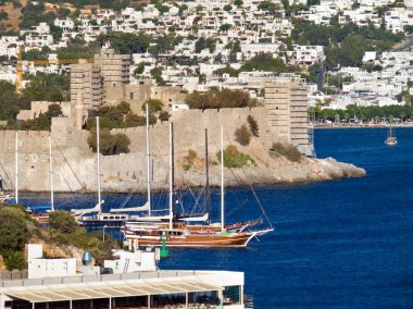 Tepeden St. Peter Kalesi 'nin (Bodrum Kalesi) manzarası. 