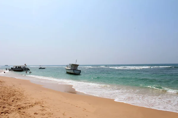 Stycznia 2018 Statki Rekreacyjne Plaży Hikkaduwa Hikkaduwa Sri Lanka Popularna — Zdjęcie stockowe