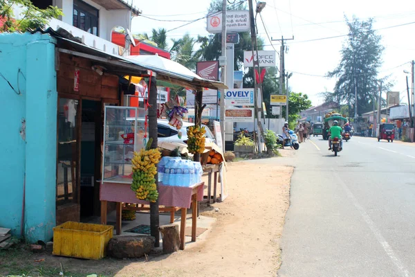 Janeiro 2018 Hikkaduwa Sri Lanka Rua Hikkaduwa Com Loja Frutas — Fotografia de Stock