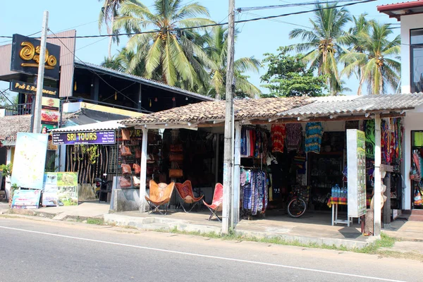 Stycznia 2018 Hikkaduwa Sri Lanka Hikkaduwa Ulicy Sklep Pamiątkami Typowy — Zdjęcie stockowe