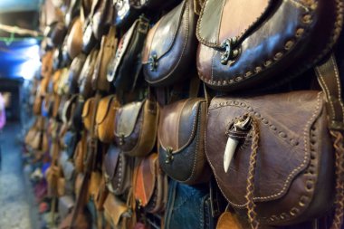 Birçok çantalar ve aksesuarları, Hediyelik eşya dükkanı.