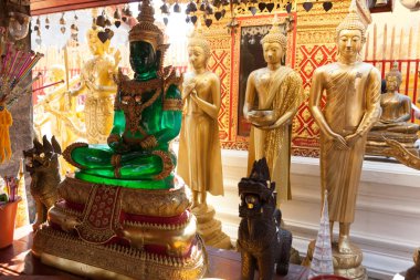 Burası ibadet Tayland tapınak bahçesinde detay.