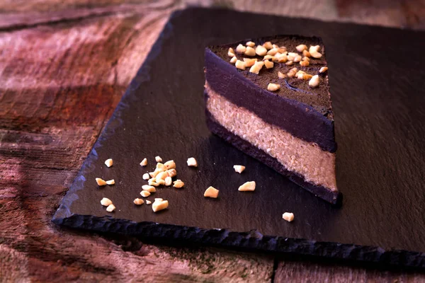 Részlet Egy Szeletet Egy Nyers Vegán Torta Készült Mandula Csokoládé — Stock Fotó