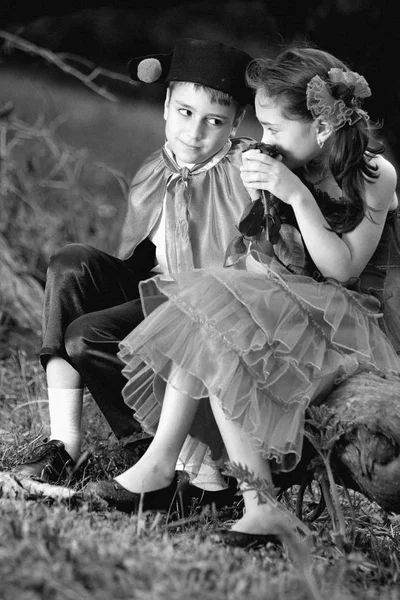 Retrato Casal Muito Jovem Vestuário Estilo Espanhol Mais Imagens Com — Fotografia de Stock