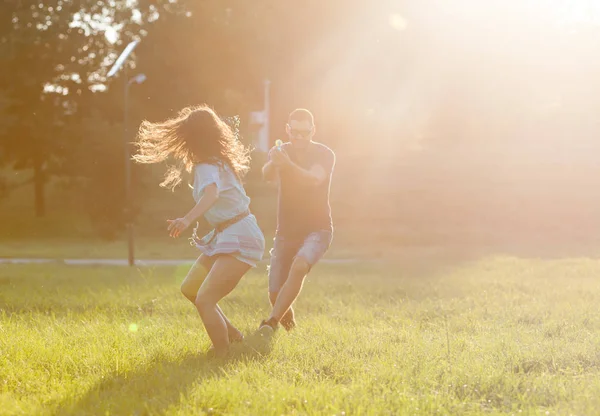 Playful Young Couple Chasing Each Other Playing Water Guns Meadow — Stock Photo, Image