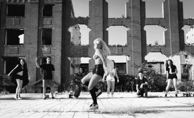 enerjik genç hip hop sokak dansçısı