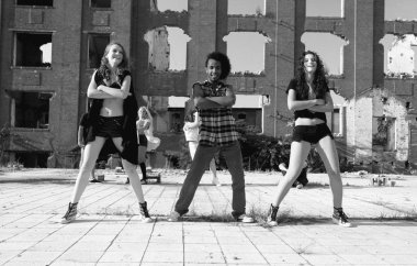 enerjik genç hip hop sokak dansçısı