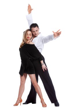 Beyaz arka planda izole genç insanlar komik pozlar veriyorlar..