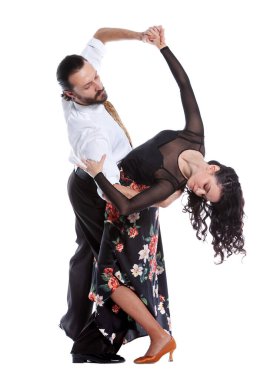 Beyaz arka planda izole genç insanlar komik pozlar veriyorlar..