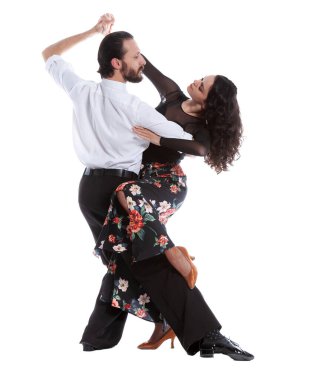 Beyaz arka planda izole genç insanlar komik pozlar veriyorlar..