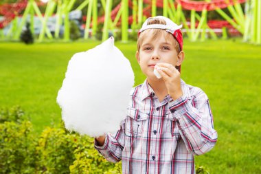 pamuk şeker açık lunapark yaz yemek mutlu küçük çocuk