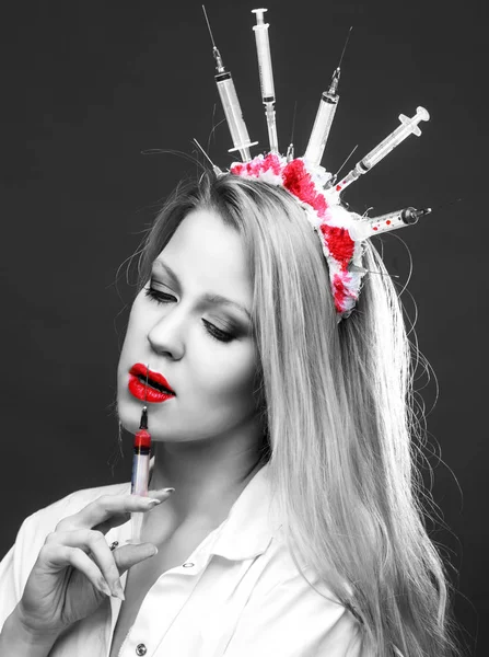 Halloween Costume Crazy Nurse Crown Made Syringes Syringe Hand — Stock Photo, Image