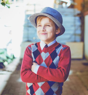 şehrin sokak mutlu şık çocuk