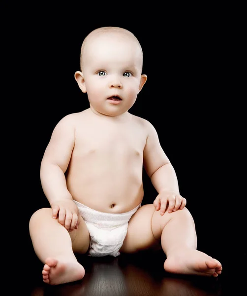 Bebê Feliz Usando Fraldas Estúdio Contra Fundo Preto — Fotografia de Stock