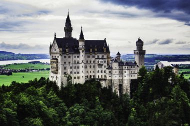 Yaz coudy gün içinde Almanya Neuschwanstein Şatosu