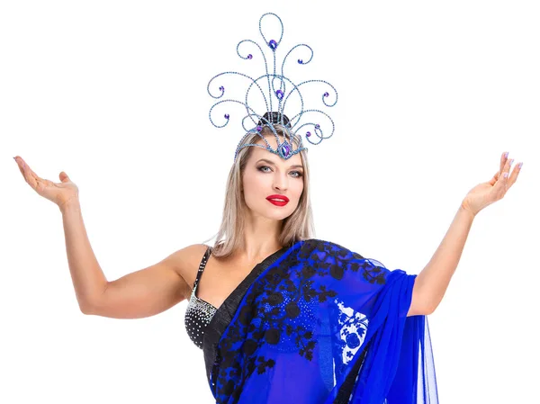 Bela jovem dançarina vestindo traje oriental — Fotografia de Stock