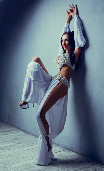 Belly-dancer, in the studio — Stock Photo, Image