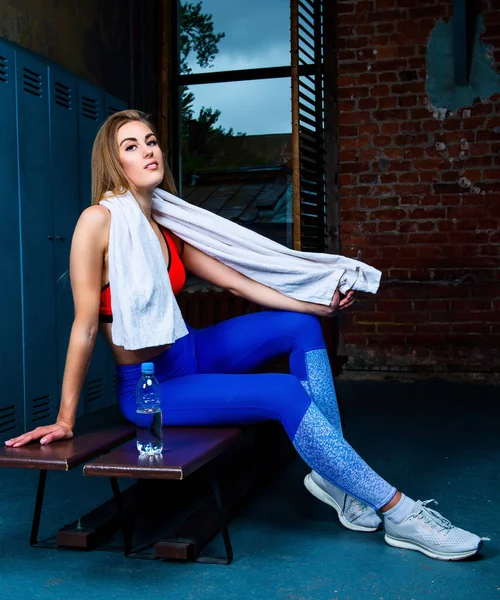 Woman in the locker room — Stock Photo, Image