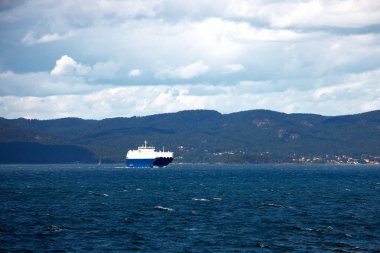 Feribot Tekne Denizi üzerinde