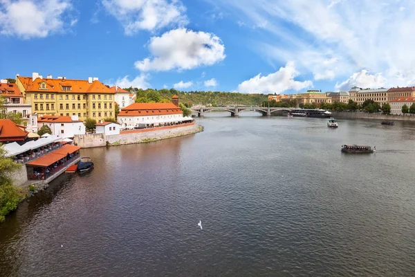 Prag på en sommardag, Tjeckien — Stockfoto