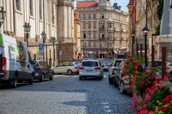 Charmante straten van de stad in Praag Stockfoto