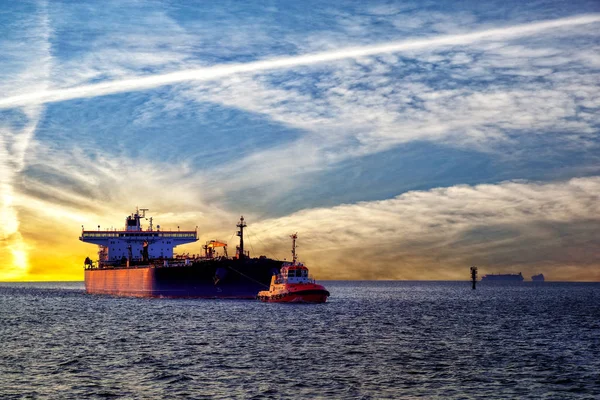 Ship and sunset — Stock Photo, Image