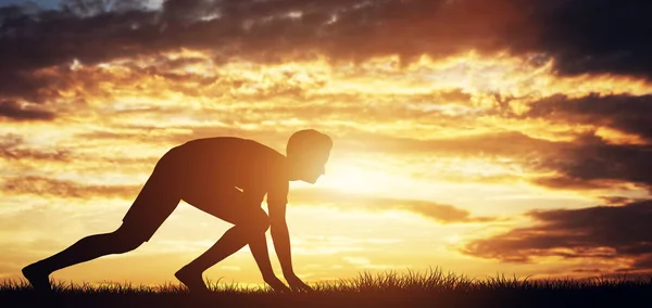 Deportista Listo Para Correr Posición Inicial Fondo Del Atardecer —  Fotos de Stock