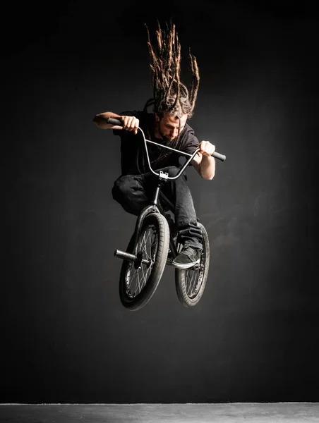Hombre Haciendo Acrobacias Extremas Bicicleta Bmx Jinete Profesional Deporte — Foto de Stock
