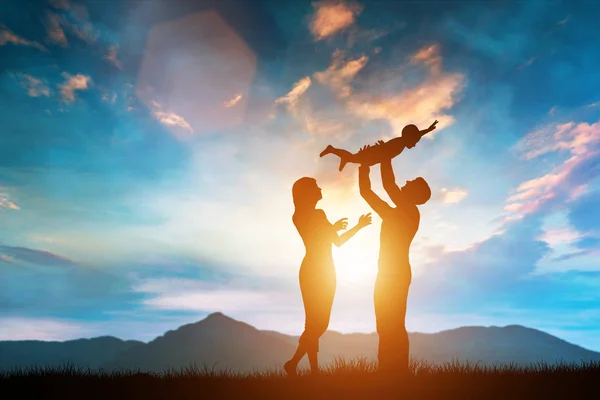 Anne Baba Ile Çocuk Açık Havada Ebeveynlik Aile Sevgisi — Stok fotoğraf