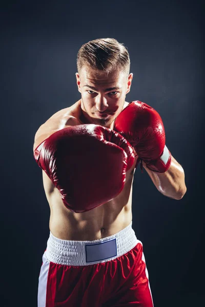 Combat Homme Gants Rouges Boxe Caméra Battre Sport Professionnel — Photo