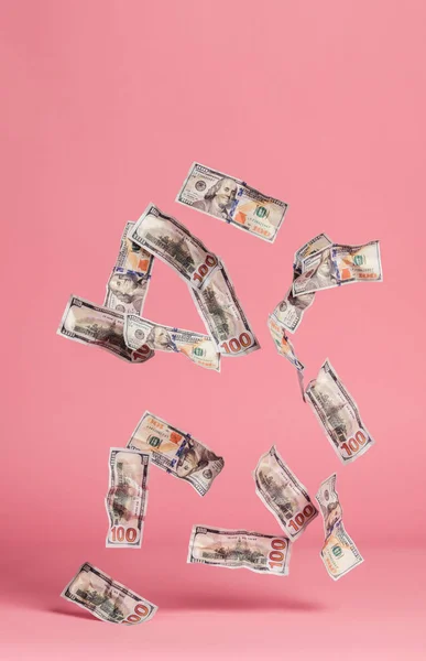 Dolarové Bankovky Padají Růžové Povrchu Růžové Pozadí — Stock fotografie