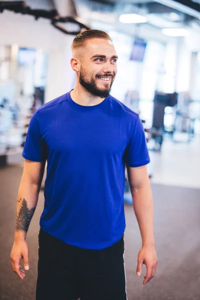 Smiling Man Standing Gym Looking Aside Personal Trainer Fitness Coach — Stock Photo, Image